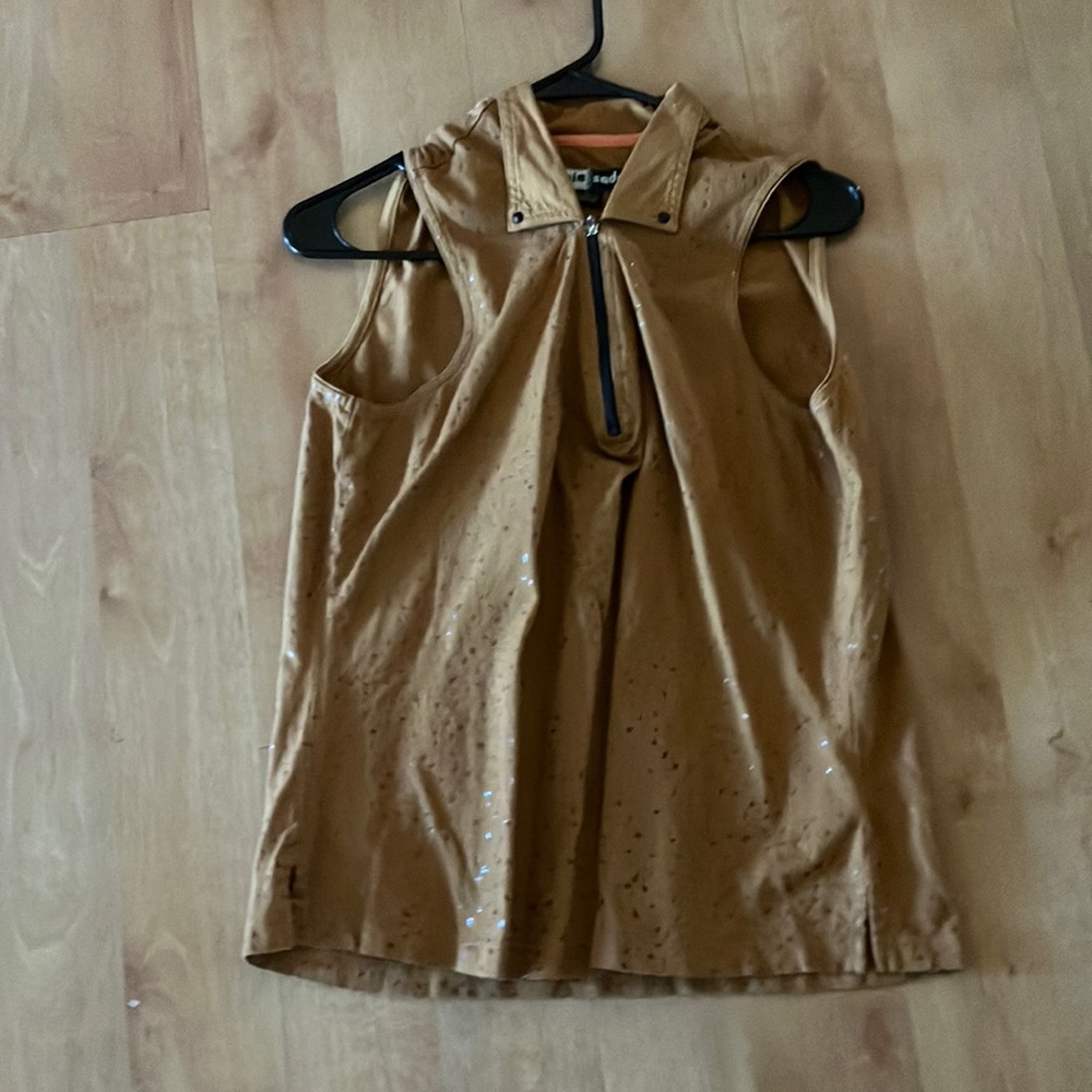Brown tank top.